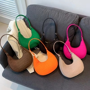 Nouvel Arrivage Sac Bandoulière Couleur Unie Sac Carré Simple Sac à l'Épaule Tendance Sac Jelly pour Femmes - Product Image 1