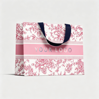 Sac cadeau en carton ivoire recyclable en gros avec poignée ruban intégrée 190-230 g/m² Logo personnalisé