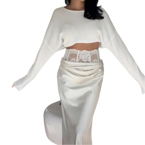 กระโปรงเอวสูงแต่งลูกไม้สุดเซ็กซี่และทันสมัยพร้อมเสื้อท่อนบนผ้าซาติน - Product Image 5