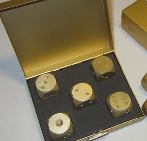 16Mm Vàng & Bạc Màu Sắc Tinh Khiết Nhôm Du Lịch Xúc Xắc Thiết Lập Với Trường Hợp Hình Vuông Thanh Uống Chơi Trò Chơi Công Cụ Câu Lạc Bộ & Thanh Lý Tưởng - Product Image 2