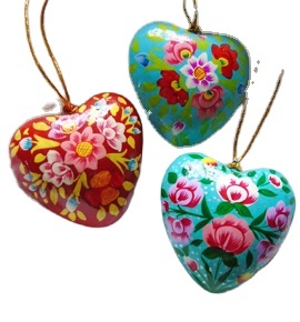 Corazones colgantes para decoración del Día de San Valentín, hechos por artisians de Cachemira, máquina de papel cachemir - Product Image 4
