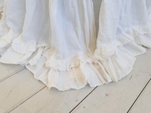 Venta al por mayor Faldas de cama de lino en doble Twin CalKing King Full Queen tamaños con volantes y cenefa con volantes para el hogar y bodas - Product Image 4