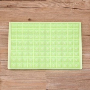 2023 pour <span class=keywords><strong>Amazon</strong></span> vente chaude grand 96 grille carré en plastique moule à glaçons Logo personnalisé <span class=keywords><strong>sorbetière</strong></span> avec grande capacité glacière - Product Image 4