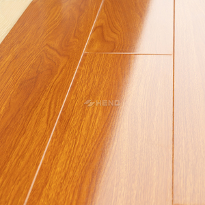 Plancher stratifié imperméable gris chêne blanc, finition résistante aux UV, surface lisse effet miroir piano - Product Image 2