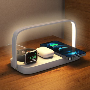 Vente <span class=keywords><strong>en</strong></span> <span class=keywords><strong>gros</strong></span> Tapis de charge 3 <span class=keywords><strong>en</strong></span> 1 Lampe de <span class=keywords><strong>bureau</strong></span> à LED pour <span class=keywords><strong>bureau</strong></span> à domicile Chevet Support de chargeur sans fil 15W <span class=keywords><strong>avec</strong></span> lumière Chargeur multifonction - Product Image 5
