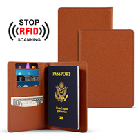 Étui de passeport en cuir de vachette pleine fleur gravé avec logo personnalisé, design multi-emplacements pour cadeaux d'entreprise et de voyage