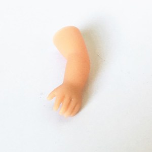 มือผีวิเศษสำหรับงานปาร์ตี้ ขนาด 5x1 ซม. สีเนื้อ อุปกรณ์มายากลสำหรับการแสดงระยะใกล้ - Product Image 4