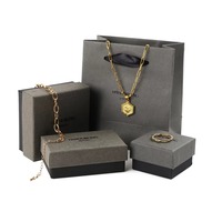 Petite boîte d'emballage de bijoux en carton gris personnalisée pour la Saint-Valentin Ensemble de boucles d'oreilles et colliers de style occidental Éponge personnalisée
