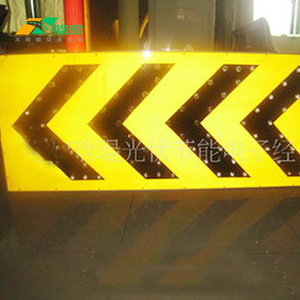 Señalización de Tráfico Solar con Flecha, Plástico, LED, Lámina Reflectante, IP65, Montaje en Suelo, Luz Fija y Intermitente - Product Image 4