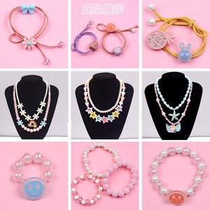 Kit de Cuentas de Plástico Ecológicas Multicolor de 32 Compartimentos para Manualidades, Cuentas Surtidas de Letras/Flores/Perlas para Hacer Pulseras - Product Image 5