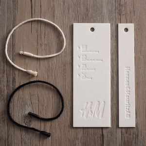 Étiquettes suspendues personnalisées couleur instantanée en carton blanc pour accessoires vestimentaires usage intérieur - Product Image 2