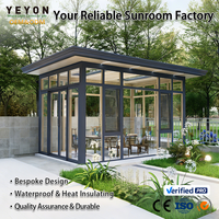 Yeyon OEM Véranda en verre pour jardin avec baies coulissantes et battantes, poutres de soffite en bois à pignons profonds et éclairage LED intégré