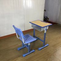 Bureau d'étudiant réglable en plastique et ensemble de chaises pour l'éducation Mobilier de classe pour l'école et l'université Tables de lecture