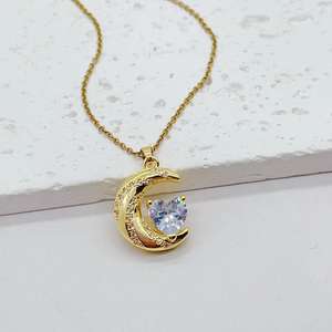 Collar de luna creciente CZ chapado en oro de alta calidad, joyería, collar con colgante de luna de circón de corazón colorido para mujer - Product Image 2