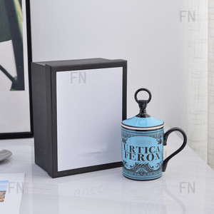 Taza de Café de Cerámica con Diseño Impreso y Cuchara - Product Image 1