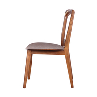 Les fabricants de meubles vendent de nombreuses chaises de salle à manger de plein air de style crème, dossier en rotin tressé, cafés hôtel chai