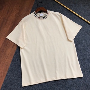 Camiseta de Manga Corta para Hombre, Color Crema, Cuello Redondo, Ribete en Contraste, Corte Regular, 100% Algodón Tejido, Diseño Casual de Color Sólido - Product Image 1