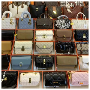 Sacs d'occasion de marques sélectionnées, lots en stock, sacs à main pour femmes, sacs fourre-tout en cuir de créateur, sacs pour femmes assortis expédiés aléatoirement - Product Image 4