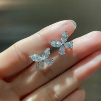 Kadınlar için Kübik Zirkonya Kelebek Küpe, 15mm, Beyaz Altın Kaplama Pirinç Zarif Mini Kelebek Kulak Çivileri, Beyaz Altın