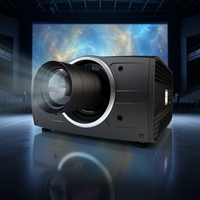 Proyector Barco F70-4K8 4K UHD DLP, 7500 Lúmenes, Fuente de Luz Láser 360 °   Instalación flexible y giratoria para escenarios a gran escala
