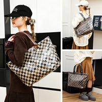 Sac fourre-tout personnalisé en PVC pour femme, sac de shopping à carreaux tendance, grand sac de voyage de plage imperméable avec fermeture éclair