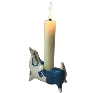 Candelero pequeño de cerámica hecho a mano para perro salchicha - Product Image 1