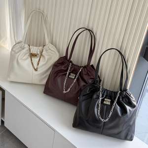 Sac fourre-tout à cordon en cuir de mouton pour femme, grande capacité, avec rembourrage en coton doux et design matelassé, idéal pour un usage quotidien - Product Image 6