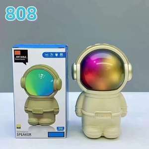 Altavoz Inalámbrico Astronauta con Luces LED RGB, Mini Subwoofer de Escritorio, Portátil para Exteriores, Regalo Creativo para Computadora - Product Image 3