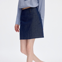 Jupe courte en jean minimaliste pour femme, taille haute, coupe trapèze, bleu foncé brut, poches arrière, décontractée, pour le quotidien et le bureau