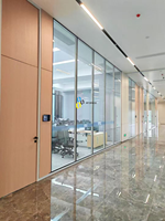 Cloisons de bureau modulaires insonorisées en verre, cloisons en verre design avec stores pour les espaces de bureau