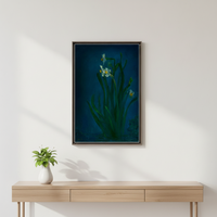 Peinture à l'huile réaliste impressionniste de fleurs de narcisse sur fond bleu, peinte à la main, impression numérique sur toile de lin, cadre en bois