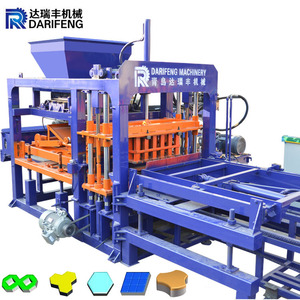 Machine de fabrication de blocs de pavé creux QT4-15 à pression hydraulique, fonctionnement automatique, <span class=keywords><strong>pompe</strong></span> à moteur pour machines à blocs emboîtables - Product Image 1