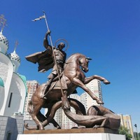 Statue de Saint George en bronze de Vincentaa, statue équestre avec cheval et dragon dynamiques pour la place de l'église
