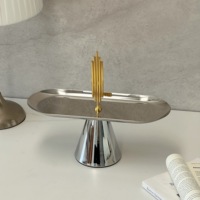 Support à gâteau ovale élégant de luxe en métal argenté avec tige dorée, idéal pour la décoration centrale de mariages, les présentoirs de desserts et les coupes de cupcakes pour le thé de l'après-midi
