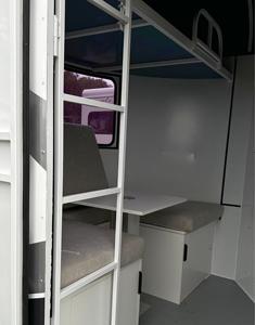 รถพ่วงม้าลอยน้ำ<span class=keywords><strong>2</strong></span>ม้าพร้อมเตียงมาตรฐานปรับแต่งสีได้ - Product Image 3