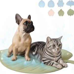 Pet Cooling Mat Leaf Shape <b>Light</b> Green Polyester Fiber <b>Dog</b> Mat Four Seasons Use - Product Image 2