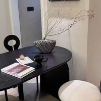 Ensemble table et chaises de style rétro français en bois de frêne massif noir et blanc pour la maison, l'hôtel, le restaurant, l'appartement