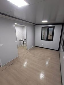 شقق وحدات جاهزة وشقق سكنية بأحجام قياسية 20 قدمًا و 40 قدمًا منازل حاوية حديثة لبناء المخيمات - Product Image 5