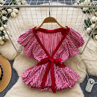 Chemisier d'été décontracté pour femme, style vintage, à carreaux vichy, col en V, manches bouffantes, taille à nouer et ourlet à volants