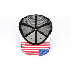 Gorra Trucker Negra Estructurada de 6 Paneles para Adulto, Nueva, con Estampado de Bandera Americana en la Parte Inferior de la Visera - Product Image 6