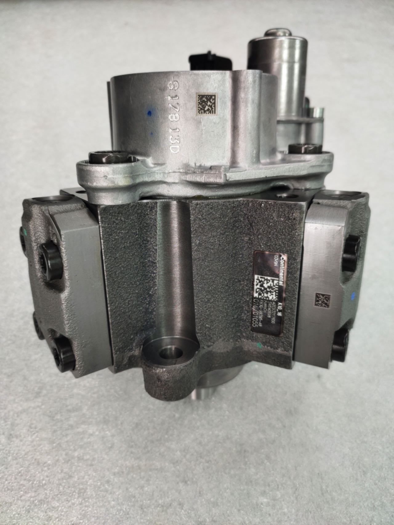 fuel injection pump A2C93217600 5WS40698 FB3Q-9B395-AB pump for FORD RANGER/TRANSIT 2.2 common rail pump A2C93217600 5WS40698