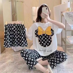 Set <span class=keywords><strong>Pigiama</strong></span> Tre Pezzi da <span class=keywords><strong>Donna</strong></span>, Pantaloncini, Maglietta a Maniche Corte, Pantaloni, Abbigliamento da Casa, T-shirt con Collo Tondo, <span class=keywords><strong>Pigiama</strong></span> <span class=keywords><strong>Estivo</strong></span> con Stampe Cartoon - Product Image 1