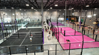 Terrain de padel panoramique avec éclairage LED 200W 400W pour jeu nocturne 20x10m, terrain extérieur/intérieur entièrement vitré