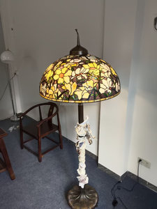 Pantalla de Lámpara Tiffany Europea Hecha a Mano de 28 Pulgadas, Fábrica China, Vidrio Teñido, Base de Cobre, Bombilla LED de Filamento, Color Latón, para Sala de Estar - Product Image 3