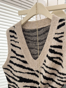 Chaleco de punto con estampado de cebra y cuello en V para mujer, suéter sin mangas informal, chaleco tejido para damas, ropa exterior para superponer, venta al por mayor - Product Image 6