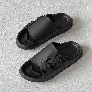 Chaussures légères à enfiler, tendance estivale, nouveau style, adaptées à toutes les occasions, chaussures de plage simples et à la mode pour hommes - Product Image 1