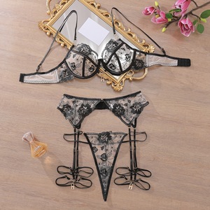 Completo Set Lingerie Sexy Ricamata Trasparente con Reggicalze e Anello per Gamba Tre Pezzi da Donna - Collezione Primavera 2026 Onlyfans 1631 - Product Image 4