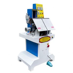 Machine de moulage automatique pneumatique à simple courbe pour la fabrication de semelles de bottes - Product Image 3
