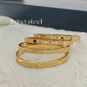 Bracciale di Lusso Transfrontaliero Stile Europeo-Americano con Lettera L in Oro Sabbia Opaco da 6mm; Bracciale Rigido in Oro Genuino dal Design Vintage - Product Image 2