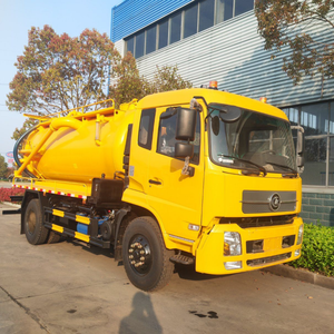 Camion d'aspiration des eaux usées Clw Brand 12000 litres pour le nettoyage et l'élimination des fosses septiques - Product Image 1